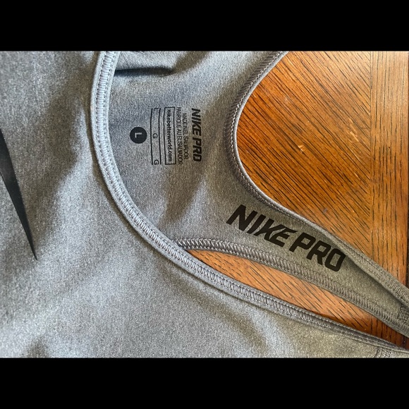 Nike Pro Dri- fit tank top - Picture 4 of 4